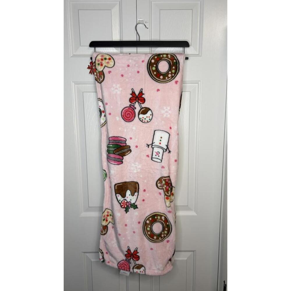Betsey Johnson Ultra Soft Plush Throw Blanket - Picture 3 of 6